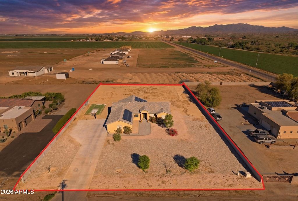 Image 5 of property listing at 9023 S DEAN Road, Buckeye, AZ 85326