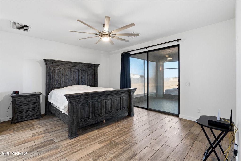 Image 7 of property listing at 9023 S DEAN Road, Buckeye, AZ 85326