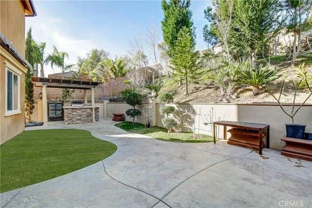 15180 Willow Wood Lane, Fontana, CA 92336