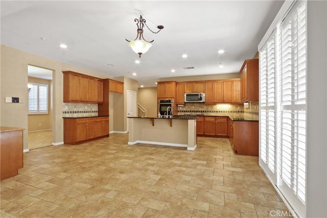 15180 Willow Wood Lane, Fontana, CA 92336