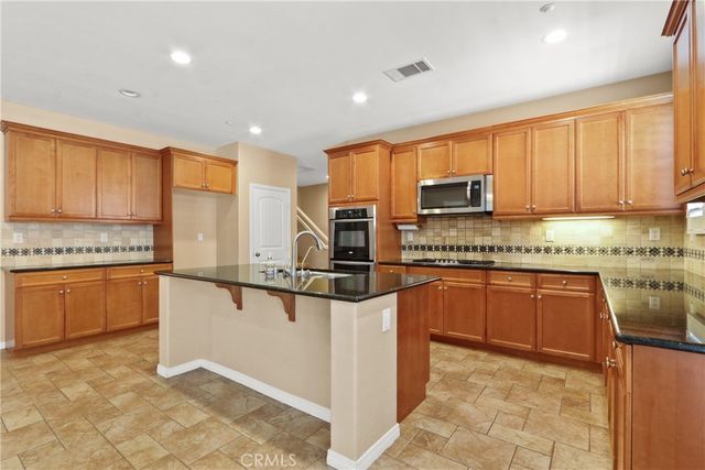 15180 Willow Wood Lane, Fontana, CA 92336