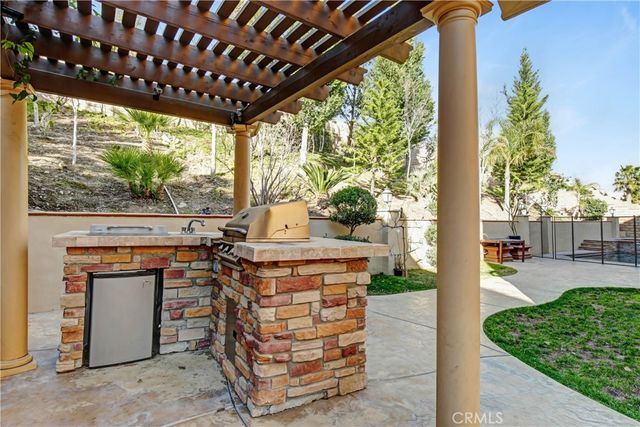 15180 Willow Wood Lane, Fontana, CA 92336