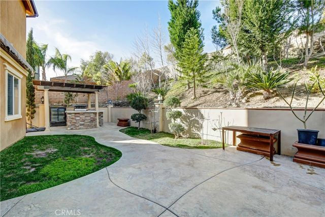15180 Willow Wood Lane, Fontana, CA 92336
