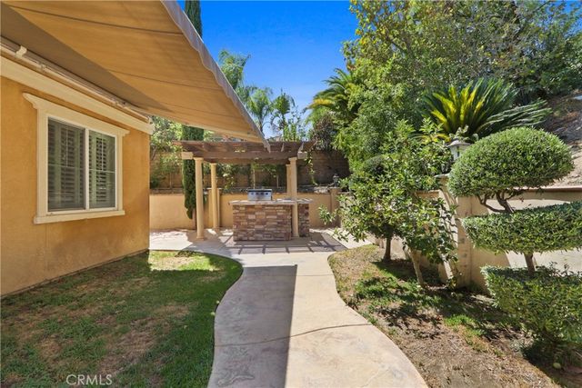 15180 Willow Wood Lane, Fontana, CA 92336