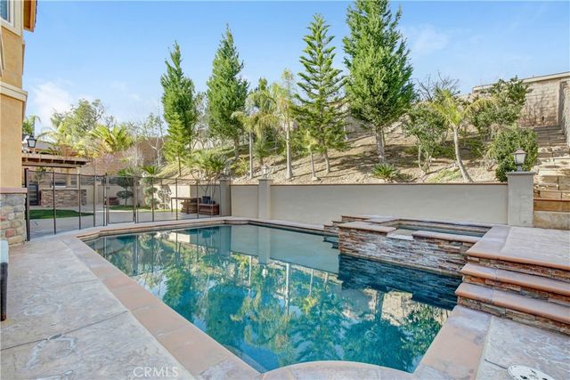 15180 Willow Wood Lane, Fontana, CA 92336