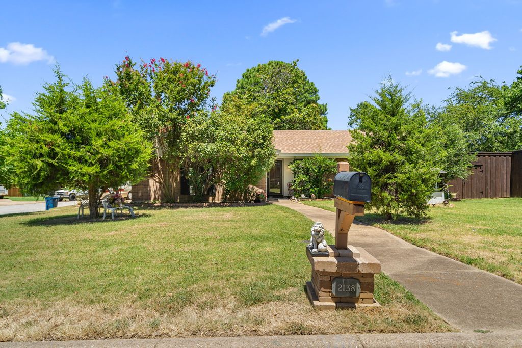 2138 Sierra Drive, Grapevine, TX 76051