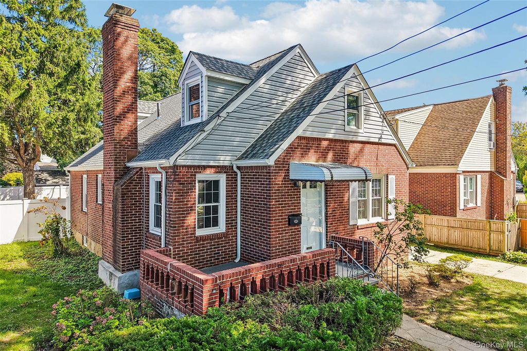 70 Paul Avenue, New Hyde Park, NY 11040 — exterior