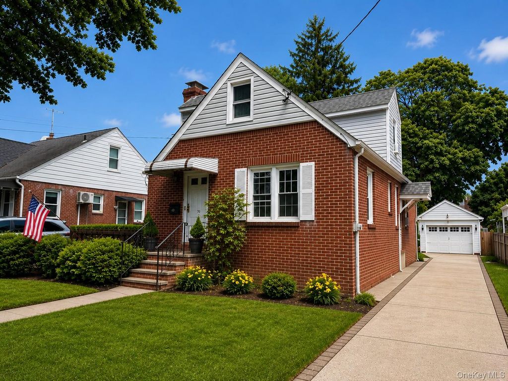 70 Paul Avenue, New Hyde Park, NY 11040 — photo 2