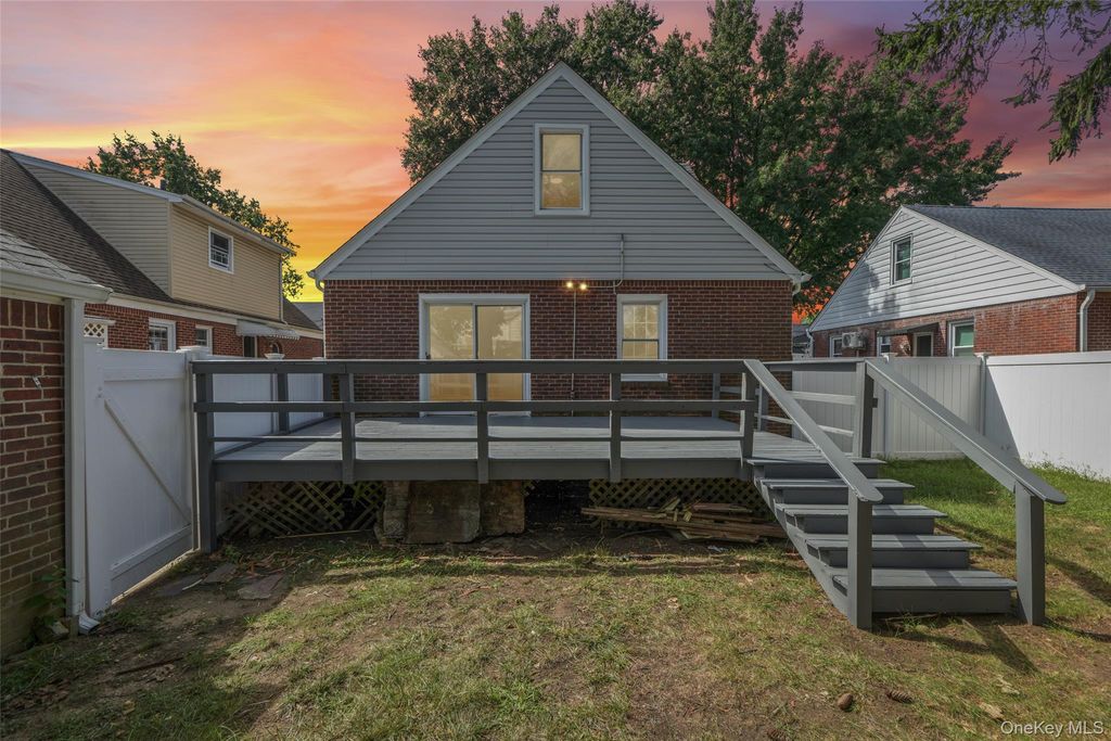 70 Paul Avenue, New Hyde Park, NY 11040 — photo 3