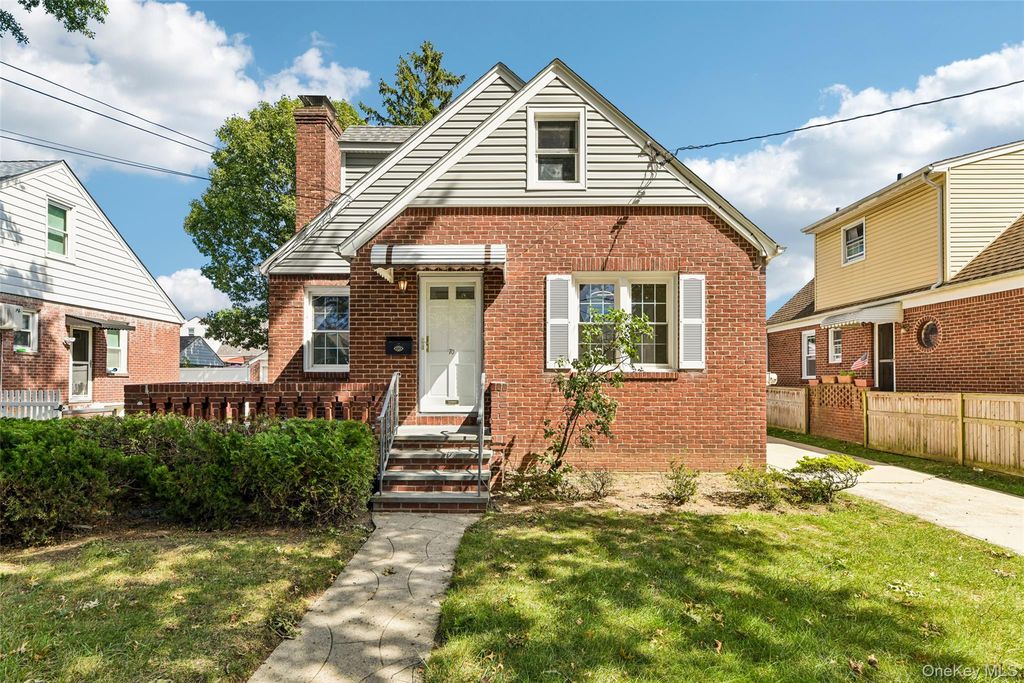 70 Paul Avenue, New Hyde Park, NY 11040 — photo 4