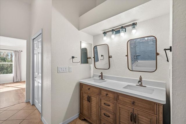 1717 HAMMOCKS AVENUE 16, Lutz, FL 33549