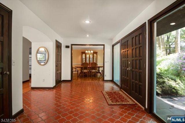 6 Green Hills Road, Mendham Borough, NJ 07945