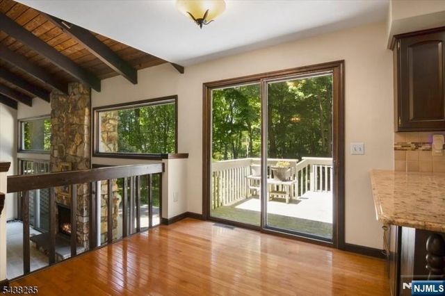 6 Green Hills Road, Mendham Borough, NJ 07945
