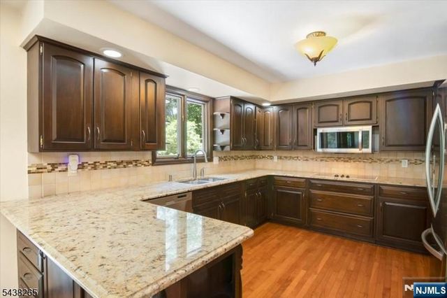 6 Green Hills Road, Mendham Borough, NJ 07945