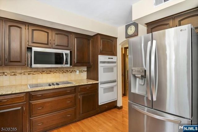 6 Green Hills Road, Mendham Borough, NJ 07945