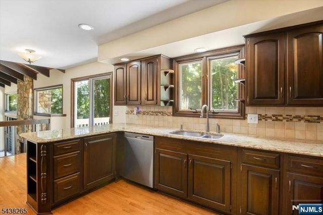 6 Green Hills Road, Mendham Borough, NJ 07945