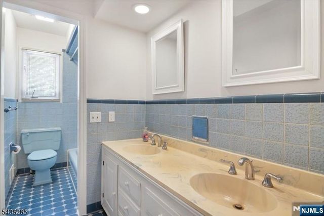 6 Green Hills Road, Mendham Borough, NJ 07945