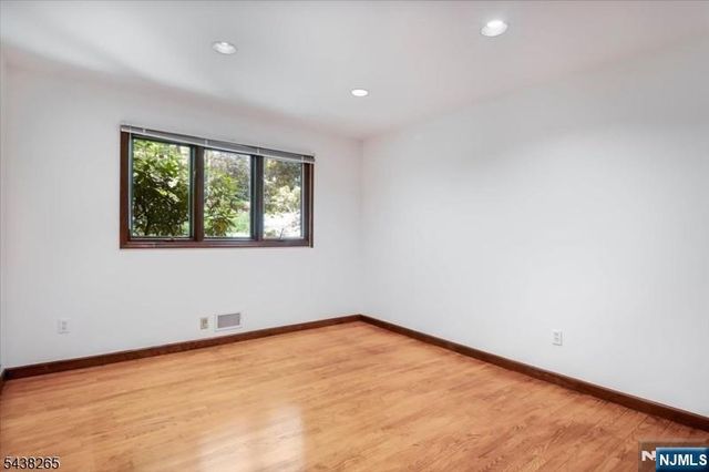 6 Green Hills Road, Mendham Borough, NJ 07945