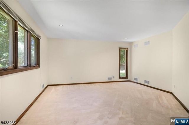 6 Green Hills Road, Mendham Borough, NJ 07945