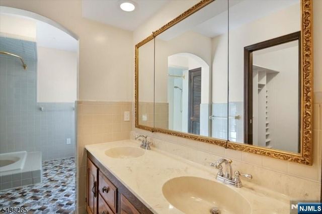 6 Green Hills Road, Mendham Borough, NJ 07945