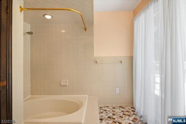 6 Green Hills Road, Mendham Borough, NJ 07945