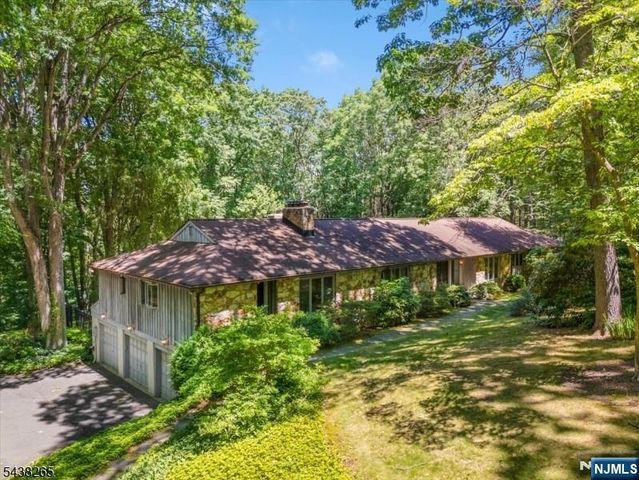 6 Green Hills Road, Mendham Borough, NJ 07945