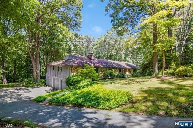 6 Green Hills Road, Mendham Borough, NJ 07945