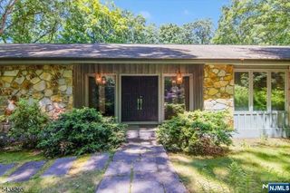 6 Green Hills Road, Mendham Borough, NJ 07945