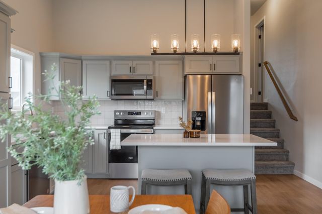 1129 Jill Drive W, West Fargo, ND 58078