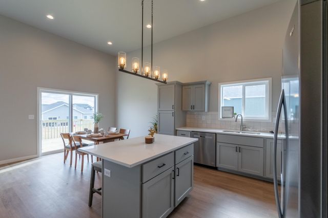 1129 Jill Drive W, West Fargo, ND 58078