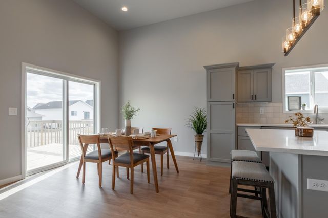 1129 Jill Drive W, West Fargo, ND 58078