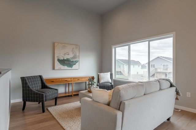 1129 Jill Drive W, West Fargo, ND 58078