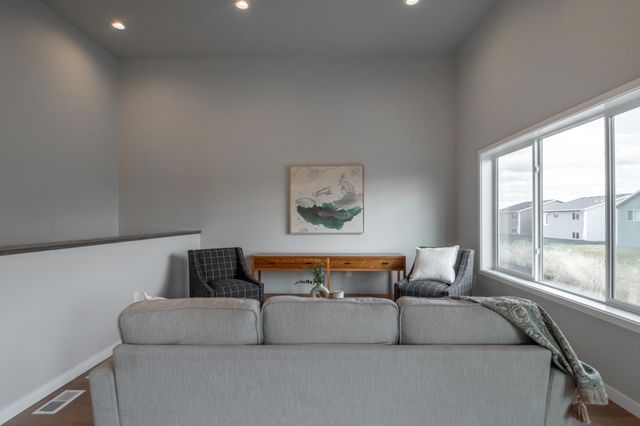 1129 Jill Drive W, West Fargo, ND 58078