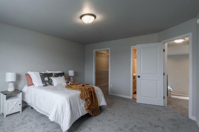 1129 Jill Drive W, West Fargo, ND 58078