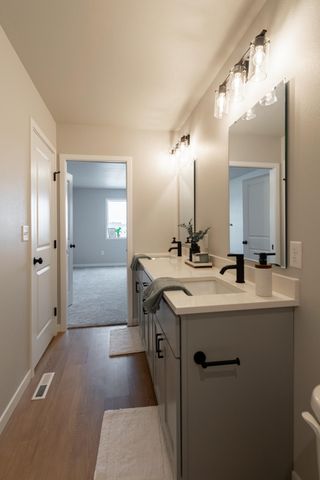 1129 Jill Drive W, West Fargo, ND 58078