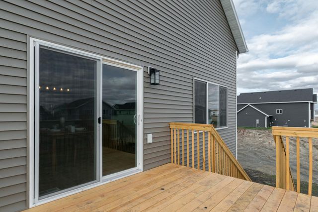 1129 Jill Drive W, West Fargo, ND 58078