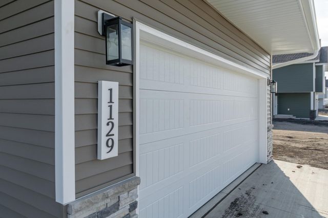 1129 Jill Drive W, West Fargo, ND 58078