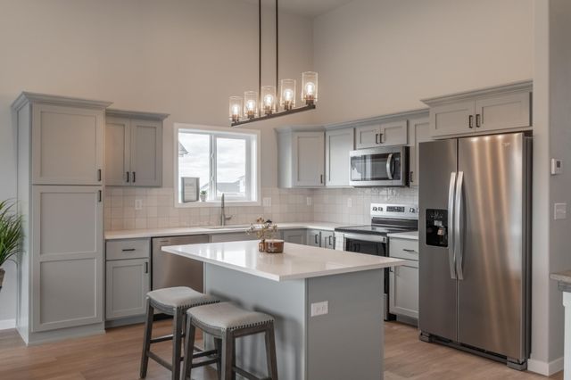 1129 Jill Drive W, West Fargo, ND 58078