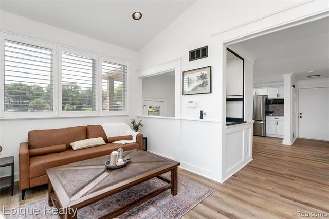 800 Kimberly, Lake Orion, MI 48362