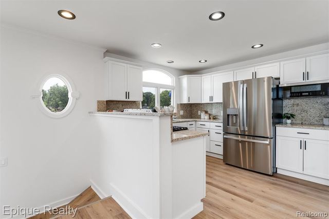 800 Kimberly, Lake Orion, MI 48362