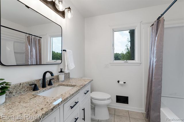 800 Kimberly, Lake Orion, MI 48362