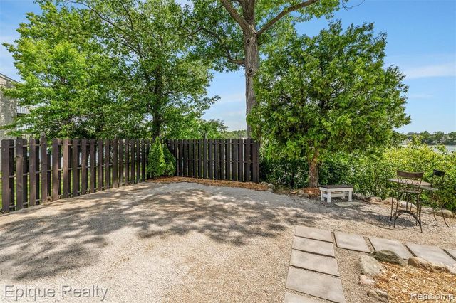 800 Kimberly, Lake Orion, MI 48362