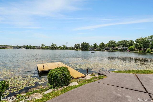 800 Kimberly, Lake Orion, MI 48362