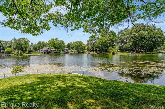 800 Kimberly, Lake Orion, MI 48362