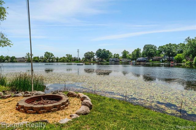 800 Kimberly, Lake Orion, MI 48362