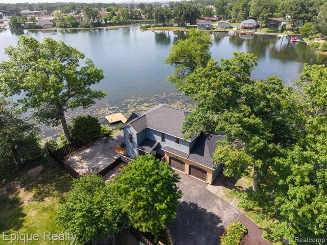 800 Kimberly, Lake Orion, MI 48362