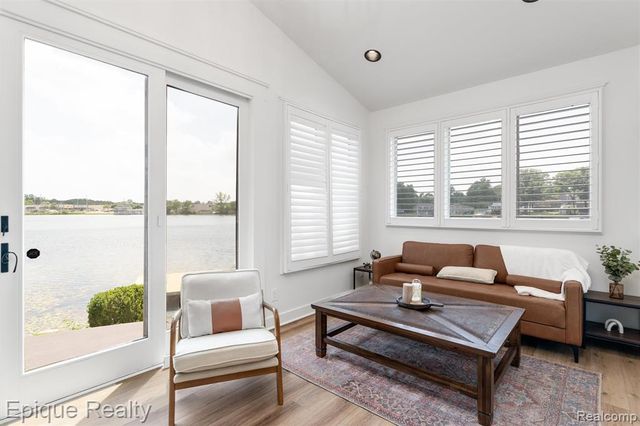 800 Kimberly, Lake Orion, MI 48362