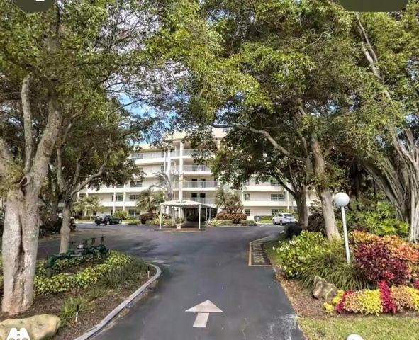 545 Oaks Lane 201, Pompano Beach, FL 33069