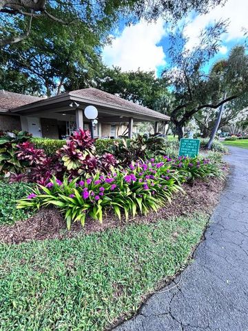 545 Oaks Lane 201, Pompano Beach, FL 33069