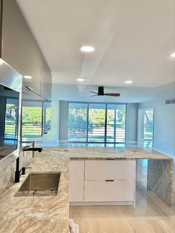 545 Oaks Lane 201, Pompano Beach, FL 33069